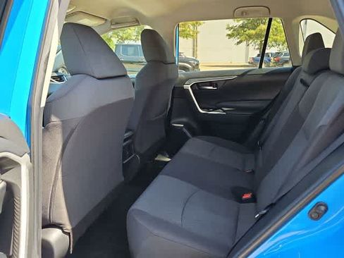 Used 2021 Toyota RAV4 XLE FWD image 16