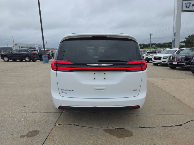 Certified 2022 Chrysler Pacifica Touring-L AWD/4WD image 7