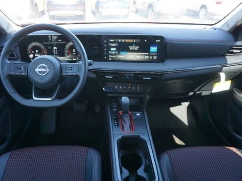 Certified 2025 Nissan Kicks SR image 17