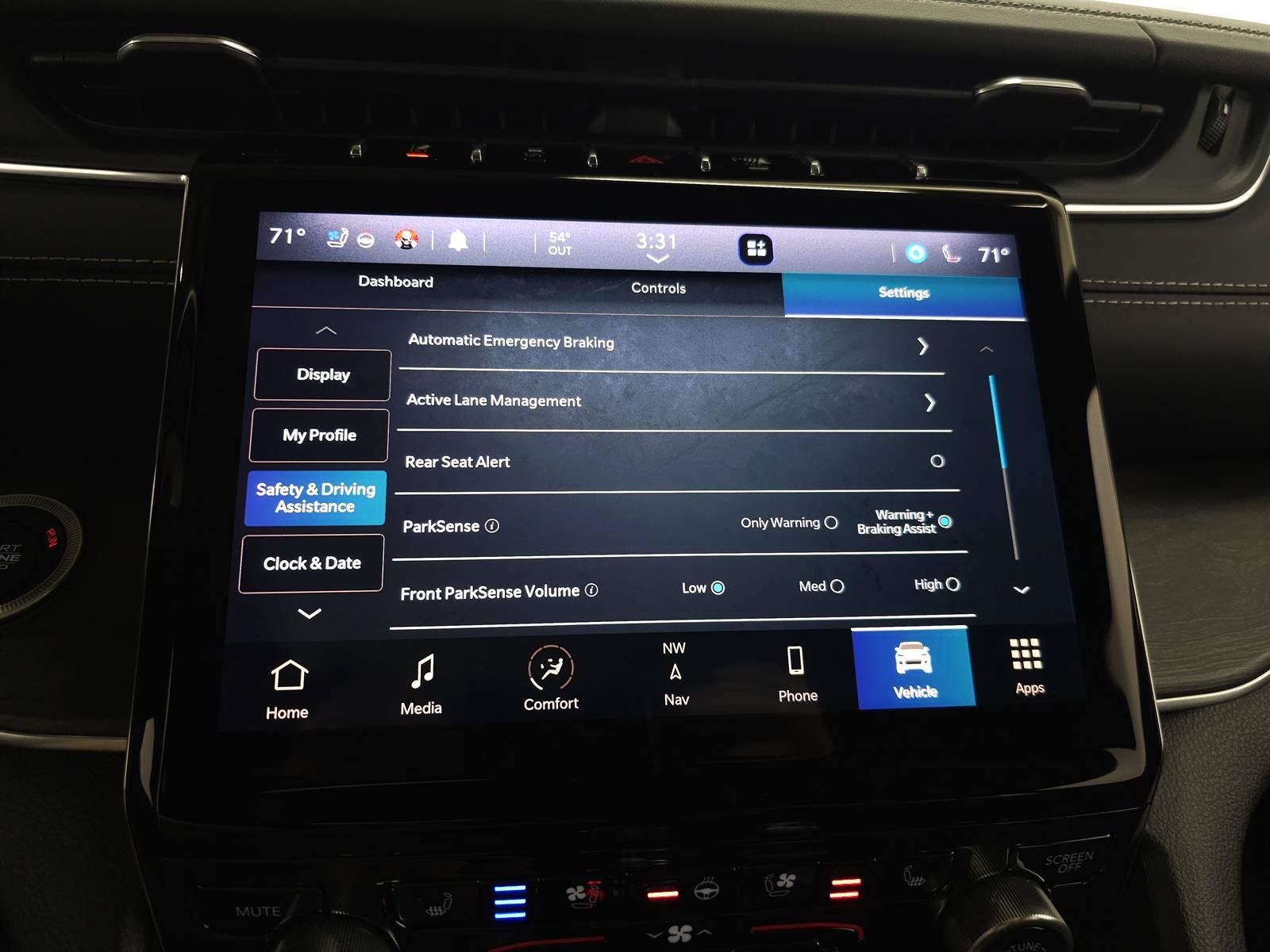 Used 2021 Jeep Grand Cherokee L Overland w/ Luxury Tech Group IV AWD/4WD image 28