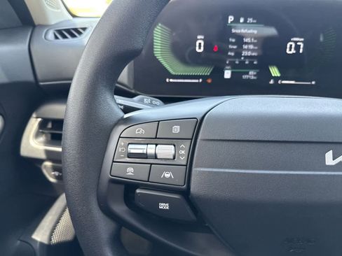 Used 2025 Kia K4 LXS image 28