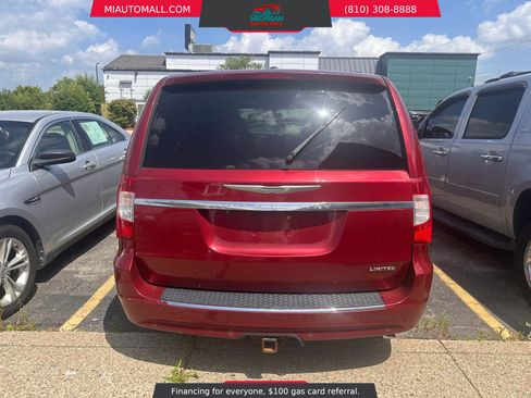 Used 2012 Chrysler Town & Country Limited w/ Luxury Group FWD image 5