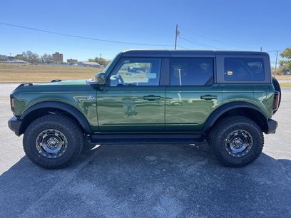 New 2025 Ford Bronco Outer Banks w/ Sasquatch Package