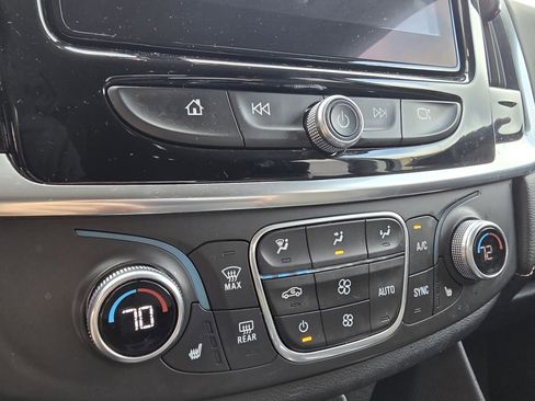 Used 2019 Chevrolet Traverse LT image 17