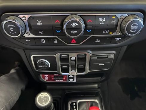 Used 2021 Jeep Wrangler Unlimited Rubicon AWD/4WD image 19