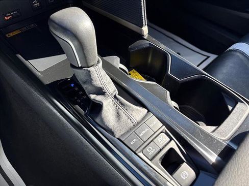 Used 2025 Toyota Camry SE image 17