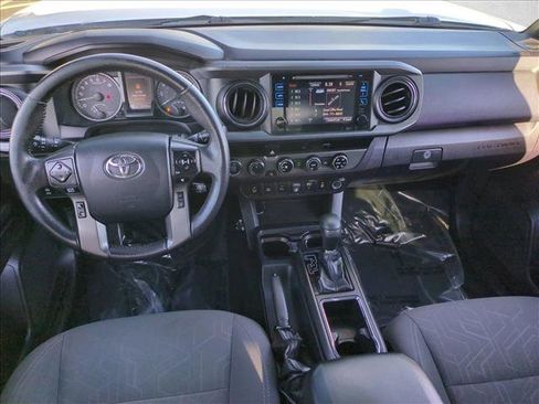 Used 2018 Toyota Tacoma TRD Off-Road w/ Technology Package image 16