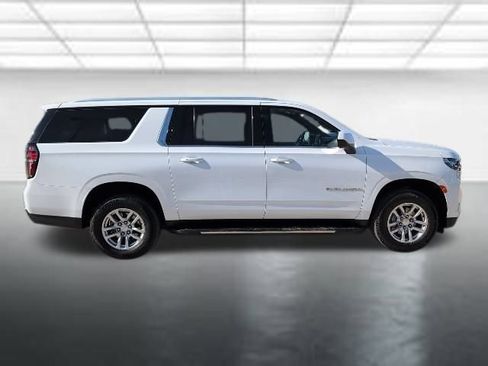 Used 2024 Chevrolet Suburban LT image 34