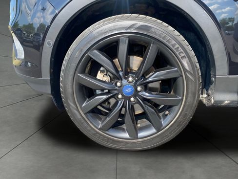 Certified 2019 Ford Escape Titanium AWD/4WD image 2