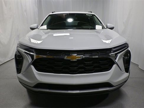 New 2026 Chevrolet Trax LT w/ Driver Confidence Package image 7