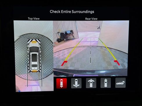 Used 2025 Chrysler Pacifica Select image 13