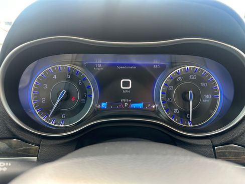 Used 2017 Chrysler 300 C image 20