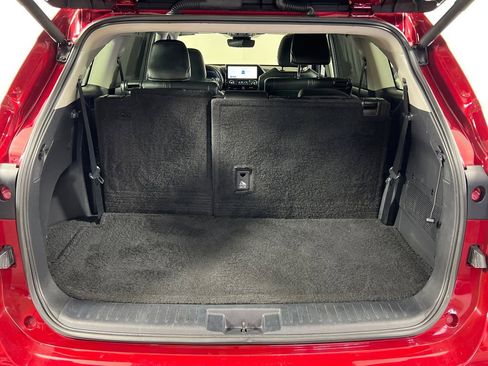 Used 2023 Toyota Highlander XLE FWD image 19