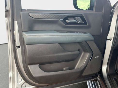 Used 2025 GMC Yukon AT4 w/ AT4 Premium Plus Package AWD/4WD image 19