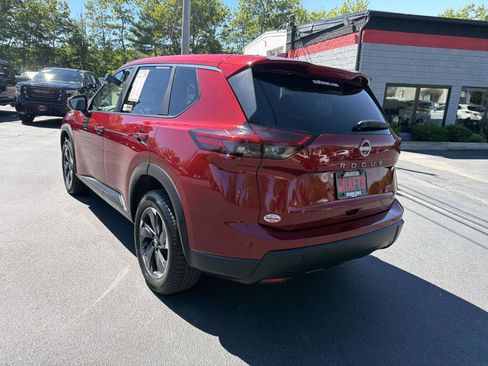 Used 2025 Nissan Rogue SV AWD/4WD image 3