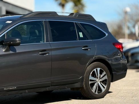 Used 2019 Subaru Outback 2.5i Limited image 2