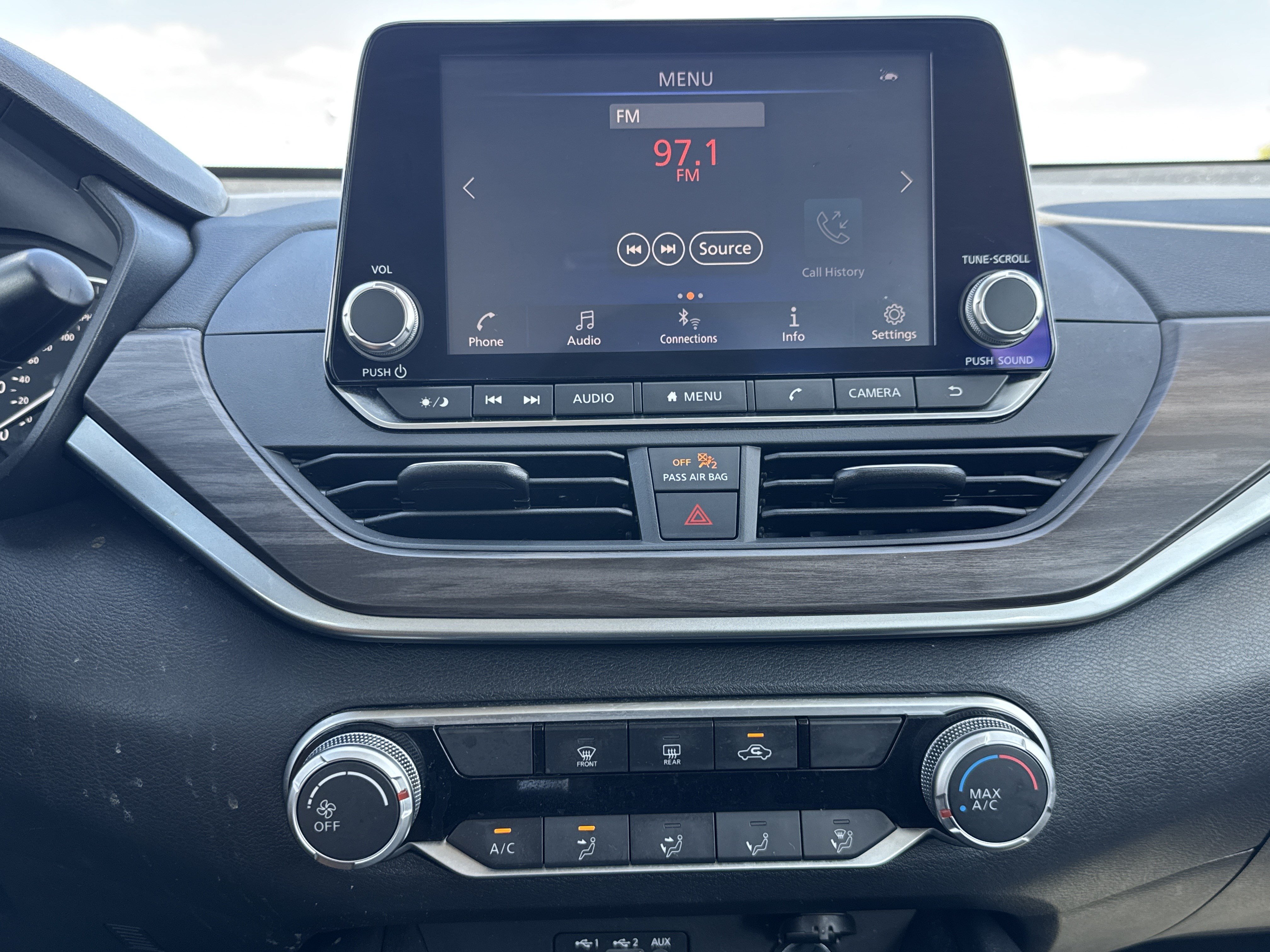 Used 2025 Nissan Altima 2.5 SV FWD image 12