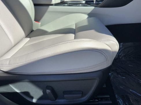 Used 2023 Genesis G70 2.0T image 12