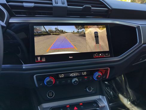 Used 2024 Audi Q3 2.0T Premium Plus image 26