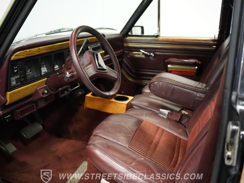 Used 1988 Jeep Grand Wagoneer image 4