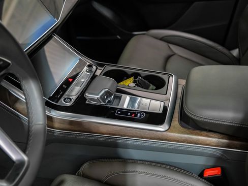 Used 2024 Audi Q8 Prestige image 25