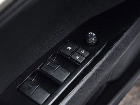 Used 2025 Toyota Camry LE image 9