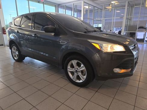 Used 2016 Ford Escape SE image 2