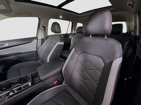 New 2025 Volkswagen Atlas Peak Edition SE image 11