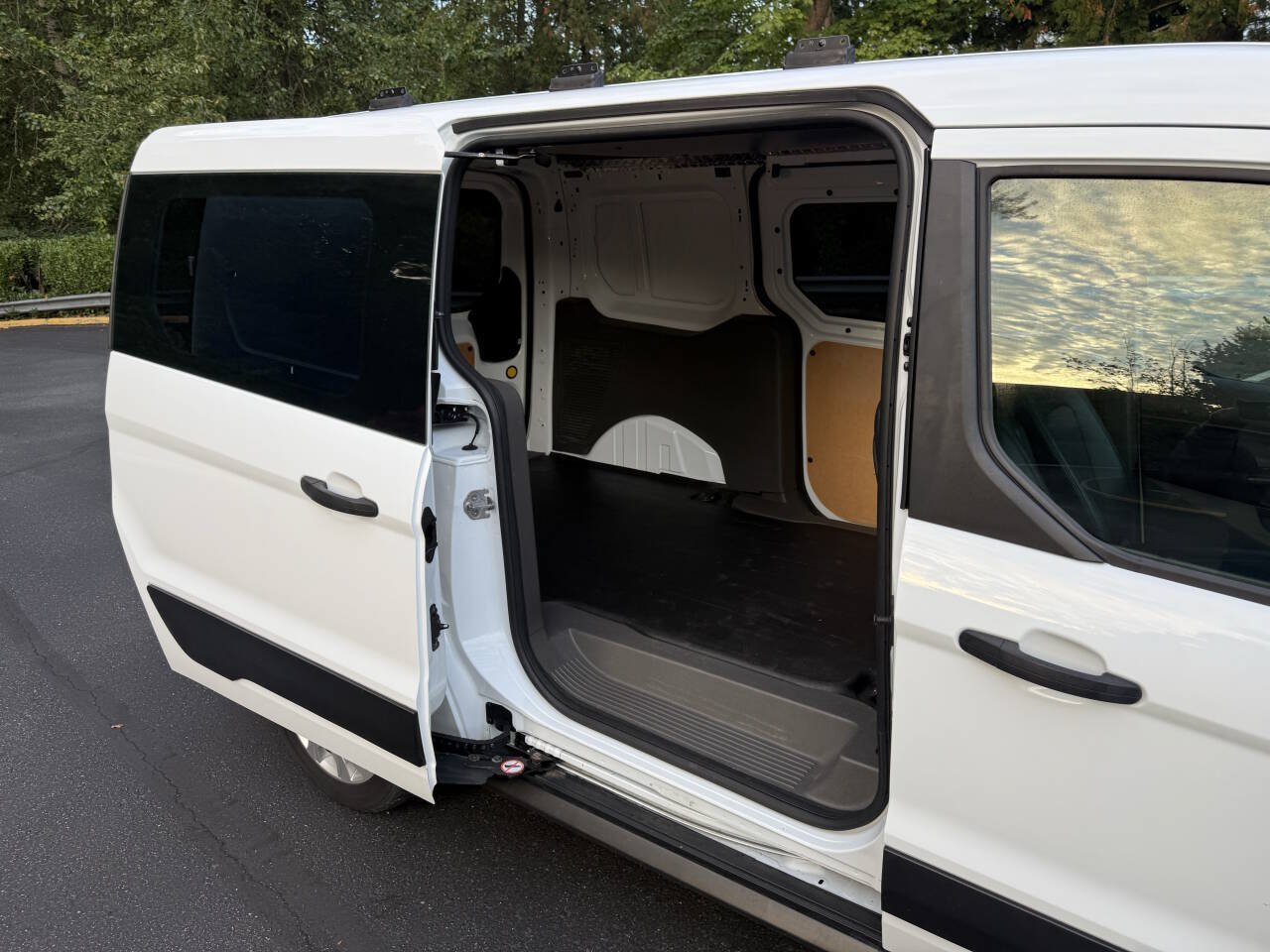 Used 2019 Ford Transit Connect XL FWD image 9