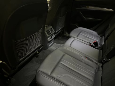 Used 2025 Audi Q5 2.0T Premium w/ Convenience Plus Package AWD/4WD image 4