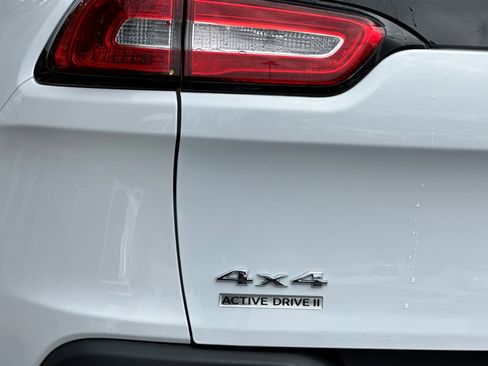 Used 2017 Jeep Cherokee Limited w/ Luxury Group image 34