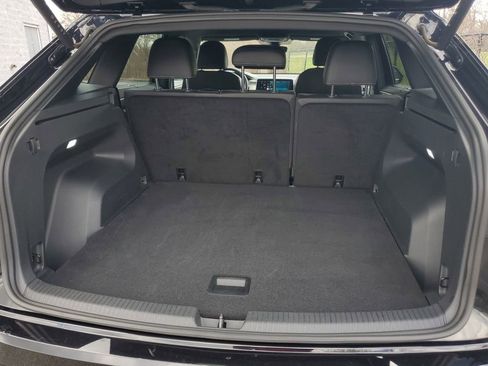 Used 2025 Volkswagen Atlas Cross Sport SE image 26