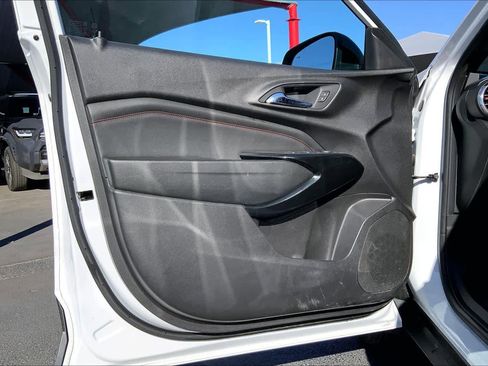 Used 2025 Chevrolet Trax RS w/ Sunroof Package image 22