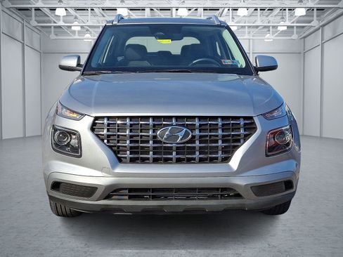 Used 2023 Hyundai Venue SEL image 2