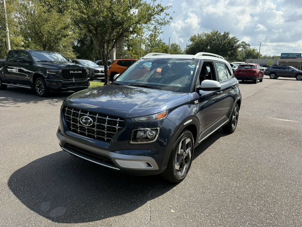 Used 2026 Hyundai Venue SEL FWD image 1