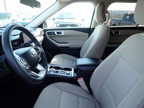 Used 2023 Ford Explorer XLT image 15