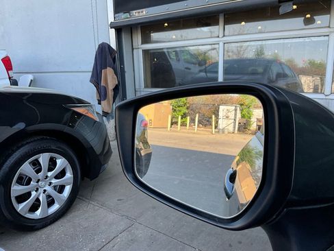 Used 2025 Nissan Versa SV image 18