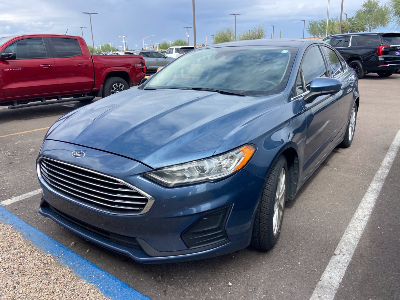 Used 2019 Ford Fusion SE FWD image 2