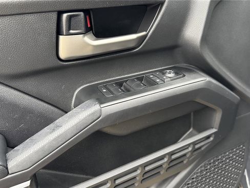 Certified 2025 Toyota Tacoma TRD Off-Road image 9