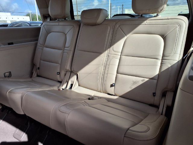 Used 2019 Lincoln Navigator Reserve AWD/4WD image 6