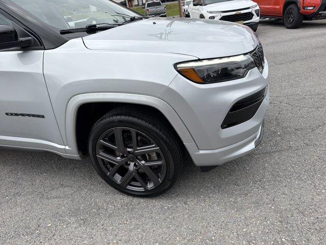 Used 2025 Jeep Compass Limited w/ High Altitude Package AWD/4WD image 4