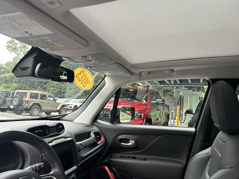 Certified 2023 Jeep Renegade Trailhawk w/ Sun/Sound Group AWD/4WD image 16