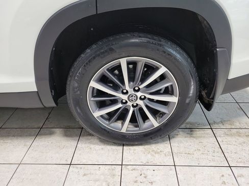 Used 2019 Toyota Highlander XLE image 48