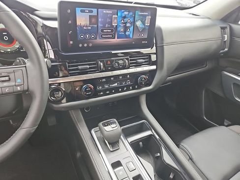 Used 2026 Nissan Pathfinder SL FWD image 11