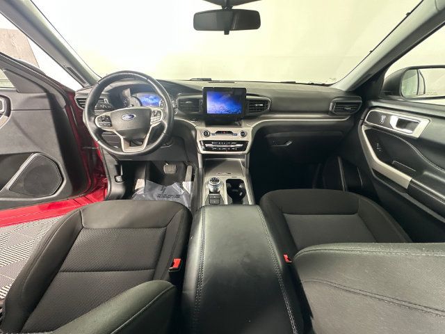 Used 2022 Ford Explorer XLT AWD/4WD image 7