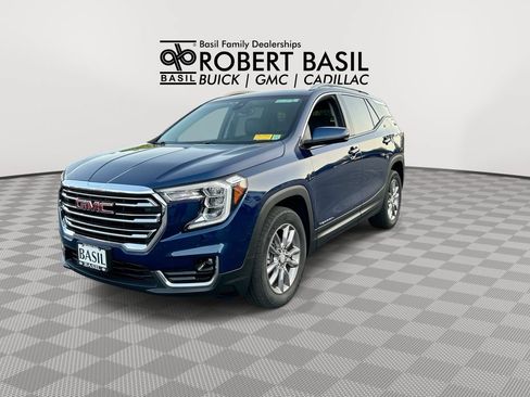 Used 2022 GMC Terrain SLT w/ Infotainment Package II AWD/4WD image 4