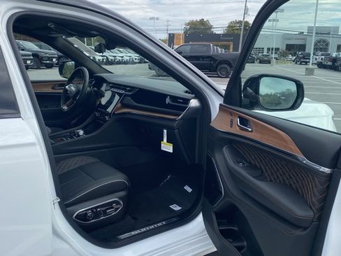 New 2025 Jeep Grand Cherokee L Summit image 29