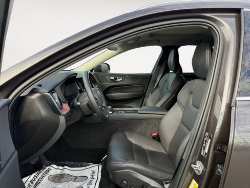 Used 2023 Volvo XC60 B5 Plus AWD/4WD image 10