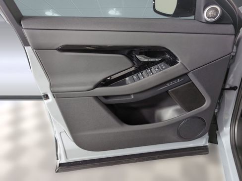 Used 2026 Land Rover Range Rover Evoque Dynamic SE image 11