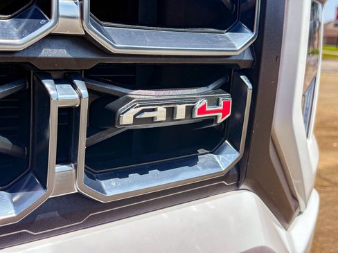 Used 2024 GMC Canyon AT4 AWD/4WD image 5